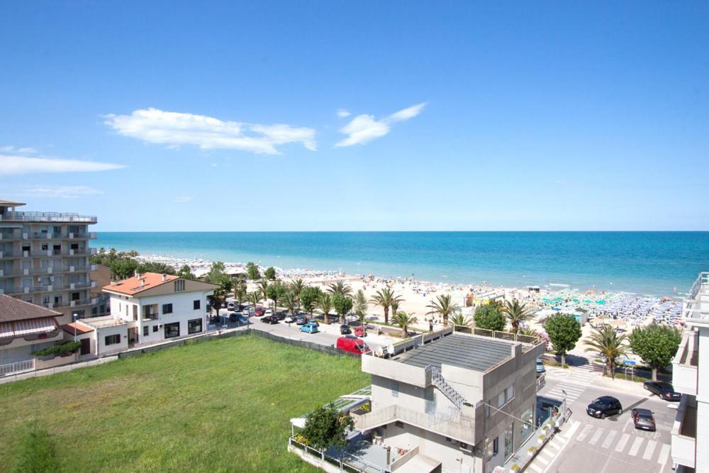 Hotel Joli Alba Adriatica Extérieur photo