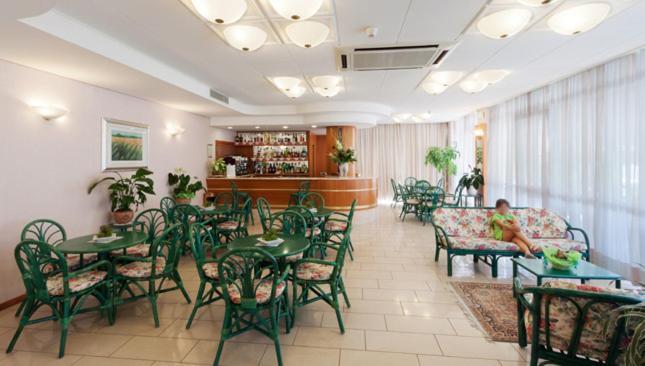 Hotel Joli Alba Adriatica Extérieur photo