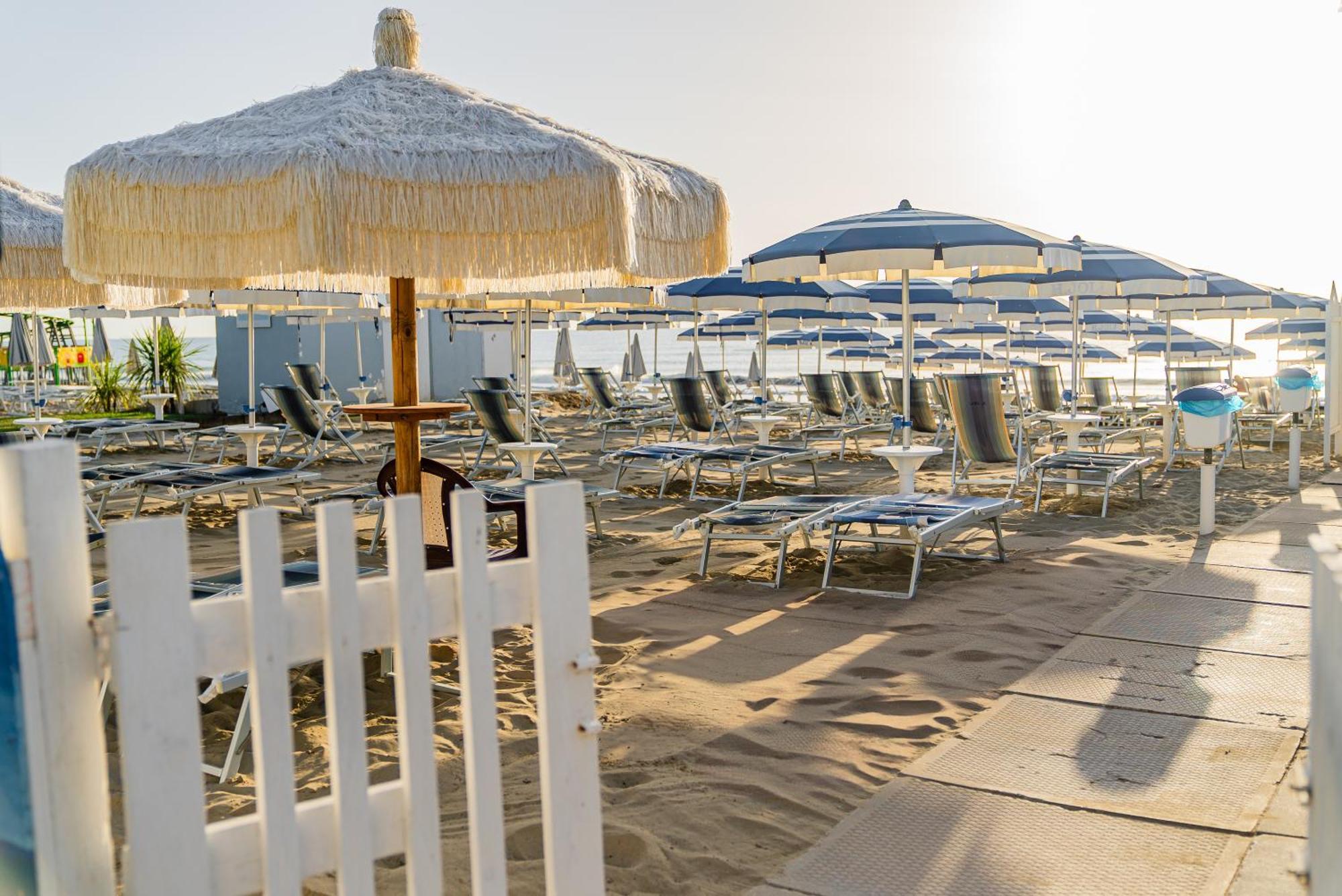 Hotel Joli Alba Adriatica Extérieur photo
